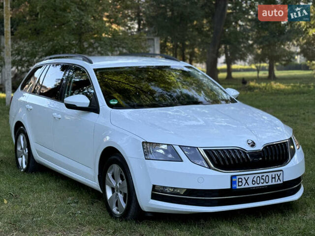Белый Шкода Октавия, объемом двигателя 2 л и пробегом 223 тыс. км за 14800 $, фото 2 на Automoto.ua