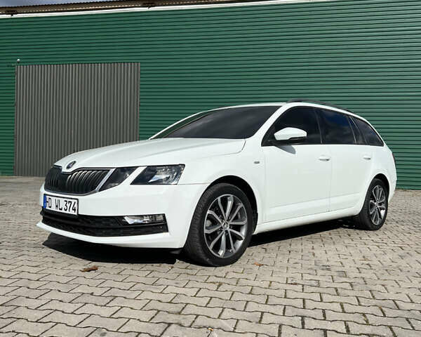 Білий Шкода Октавія, об'ємом двигуна 1.6 л та пробігом 195 тис. км за 14800 $, фото 1 на Automoto.ua
