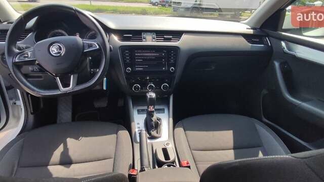 Белый Шкода Октавия, объемом двигателя 1.6 л и пробегом 186 тыс. км за 14900 $, фото 21 на Automoto.ua
