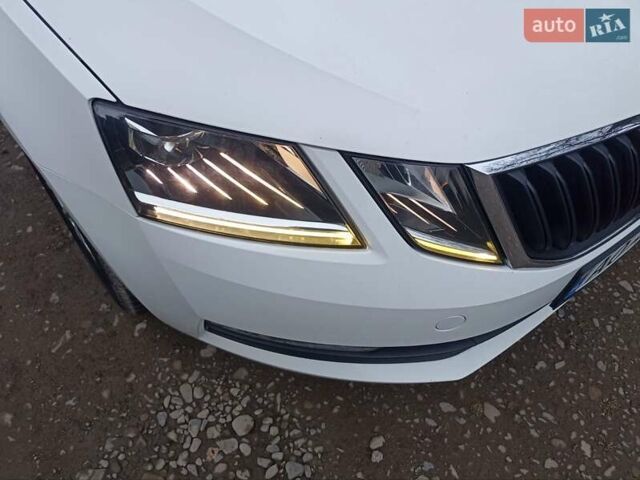 Білий Шкода Октавія, об'ємом двигуна 1.6 л та пробігом 247 тис. км за 10900 $, фото 23 на Automoto.ua