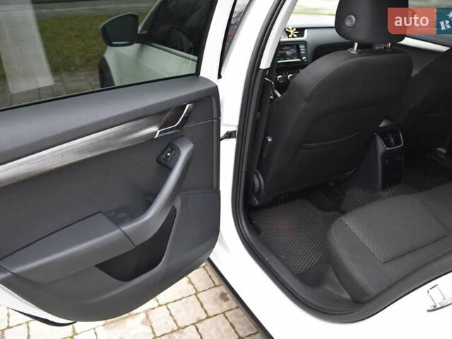 Белый Шкода Октавия, объемом двигателя 1.97 л и пробегом 246 тыс. км за 18300 $, фото 14 на Automoto.ua