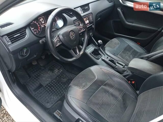 Білий Шкода Октавія, об'ємом двигуна 1.6 л та пробігом 247 тис. км за 10900 $, фото 4 на Automoto.ua