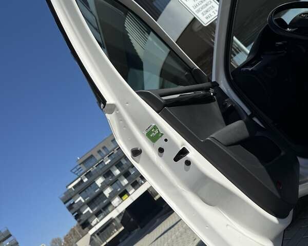 Белый Шкода Октавия, объемом двигателя 2 л и пробегом 220 тыс. км за 15999 $, фото 112 на Automoto.ua