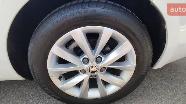 Белый Шкода Октавия, объемом двигателя 1.6 л и пробегом 186 тыс. км за 14900 $, фото 7 на Automoto.ua