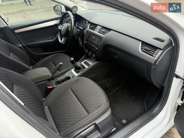 Белый Шкода Октавия, объемом двигателя 1.6 л и пробегом 218 тыс. км за 12950 $, фото 26 на Automoto.ua