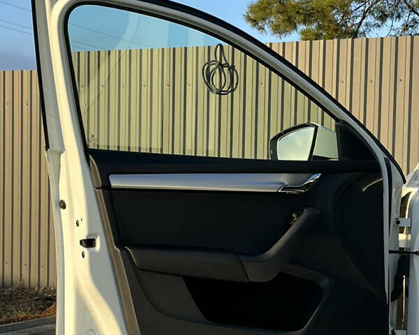 Белый Шкода Октавия, объемом двигателя 1.97 л и пробегом 250 тыс. км за 12500 $, фото 17 на Automoto.ua