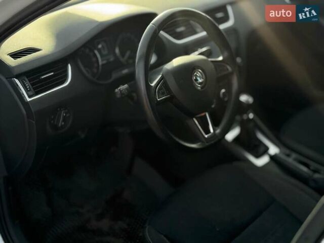 Білий Шкода Октавія, об'ємом двигуна 1.6 л та пробігом 236 тис. км за 12100 $, фото 14 на Automoto.ua