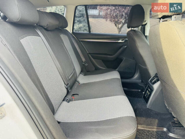 Белый Шкода Октавия, объемом двигателя 1.97 л и пробегом 245 тыс. км за 17500 $, фото 21 на Automoto.ua