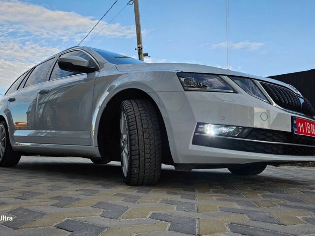 Белый Шкода Октавия, объемом двигателя 1.6 л и пробегом 245 тыс. км за 12500 $, фото 1 на Automoto.ua