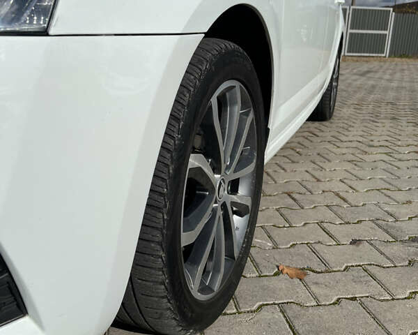 Білий Шкода Октавія, об'ємом двигуна 1.6 л та пробігом 195 тис. км за 14800 $, фото 6 на Automoto.ua