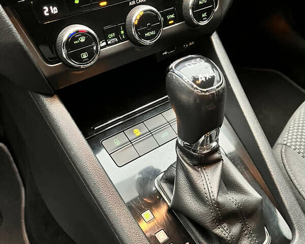 Білий Шкода Октавія, об'ємом двигуна 1.97 л та пробігом 241 тис. км за 15950 $, фото 21 на Automoto.ua