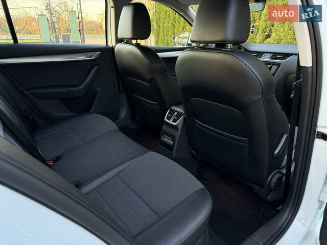 Белый Шкода Октавия, объемом двигателя 2 л и пробегом 183 тыс. км за 14300 $, фото 62 на Automoto.ua