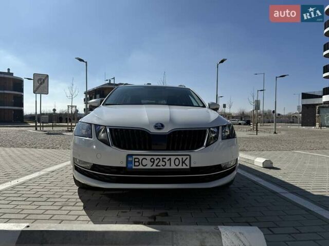 Белый Шкода Октавия, объемом двигателя 2 л и пробегом 220 тыс. км за 15999 $, фото 132 на Automoto.ua