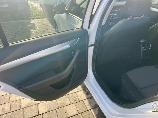 Белый Шкода Октавия, объемом двигателя 2 л и пробегом 247 тыс. км за 13500 $, фото 6 на Automoto.ua