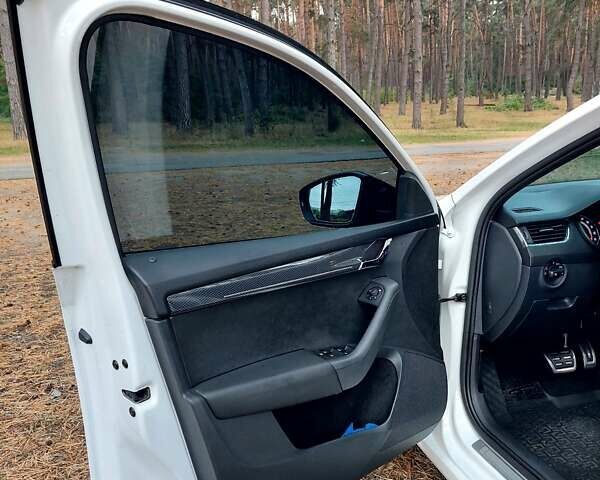 Белый Шкода Октавия, объемом двигателя 1.98 л и пробегом 227 тыс. км за 18600 $, фото 15 на Automoto.ua