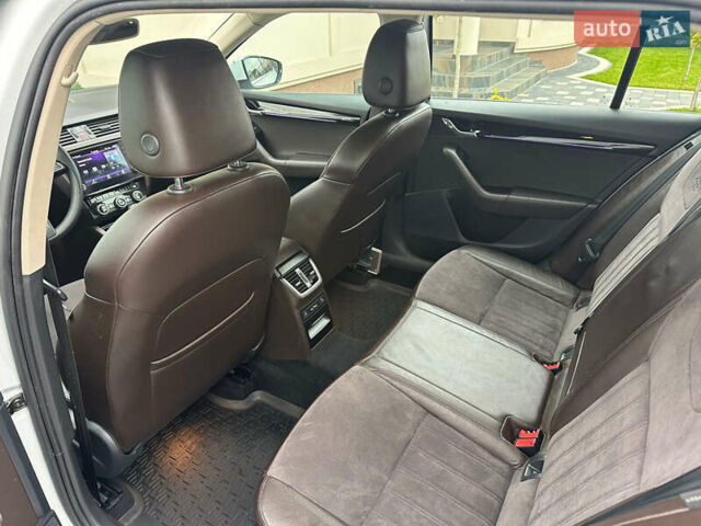 Белый Шкода Октавия, объемом двигателя 1.97 л и пробегом 232 тыс. км за 13980 $, фото 4 на Automoto.ua