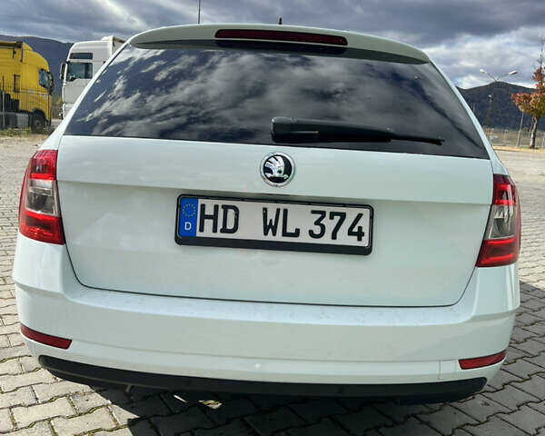 Білий Шкода Октавія, об'ємом двигуна 1.6 л та пробігом 195 тис. км за 14800 $, фото 4 на Automoto.ua