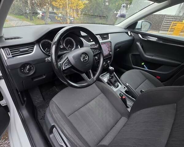 Белый Шкода Октавия, объемом двигателя 1.97 л и пробегом 273 тыс. км за 15200 $, фото 11 на Automoto.ua