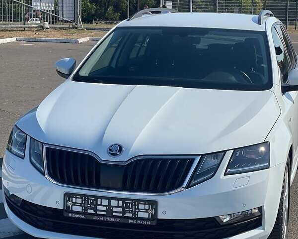 Белый Шкода Октавия, объемом двигателя 2 л и пробегом 220 тыс. км за 16200 $, фото 115 на Automoto.ua