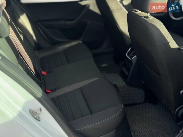 Білий Шкода Октавія, об'ємом двигуна 1.6 л та пробігом 236 тис. км за 12100 $, фото 24 на Automoto.ua