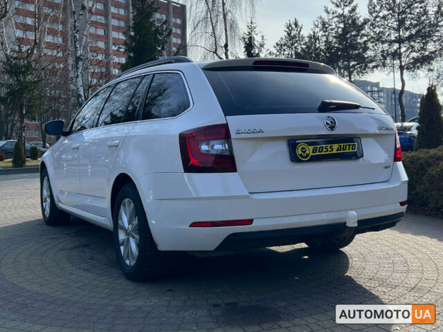 Белый Шкода Октавия, объемом двигателя 2 л и пробегом 224 тыс. км за 13999 $, фото 4 на Automoto.ua