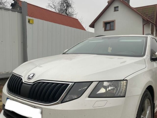 Белый Шкода Октавия, объемом двигателя 1.6 л и пробегом 200 тыс. км за 13700 $, фото 6 на Automoto.ua