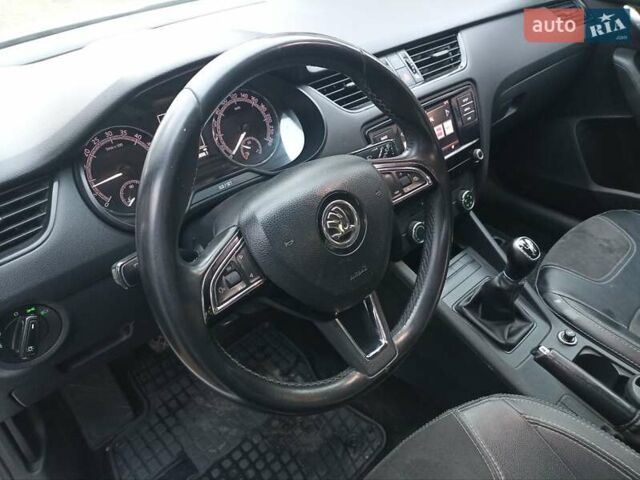 Білий Шкода Октавія, об'ємом двигуна 1.6 л та пробігом 247 тис. км за 10900 $, фото 2 на Automoto.ua