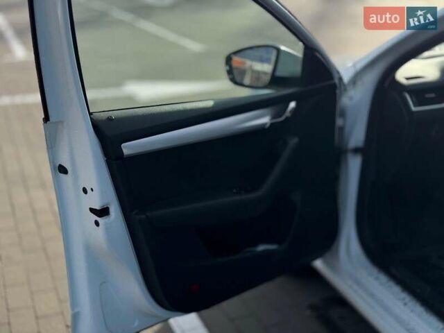 Білий Шкода Октавія, об'ємом двигуна 1.6 л та пробігом 236 тис. км за 12100 $, фото 13 на Automoto.ua