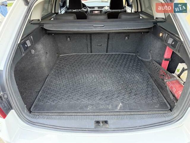 Белый Шкода Октавия, объемом двигателя 1.97 л и пробегом 222 тыс. км за 14900 $, фото 13 на Automoto.ua