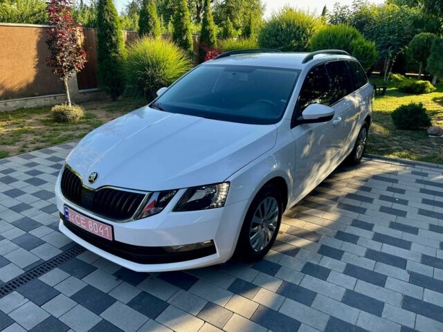 Белый Шкода Октавия, объемом двигателя 1.6 л и пробегом 208 тыс. км за 11699 $, фото 7 на Automoto.ua