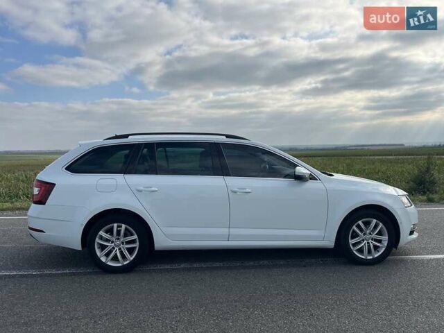 Белый Шкода Октавия, объемом двигателя 1.6 л и пробегом 210 тыс. км за 13400 $, фото 6 на Automoto.ua