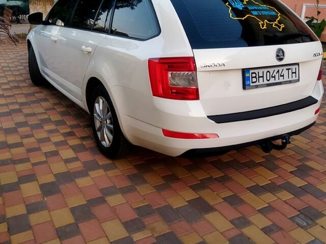 Белый Шкода Октавия, объемом двигателя 1.6 л и пробегом 308 тыс. км за 10900 $, фото 2 на Automoto.ua