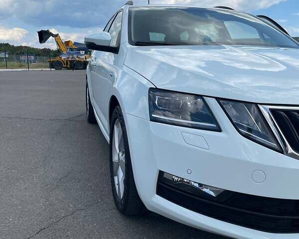 Белый Шкода Октавия, объемом двигателя 2 л и пробегом 220 тыс. км за 16200 $, фото 14 на Automoto.ua