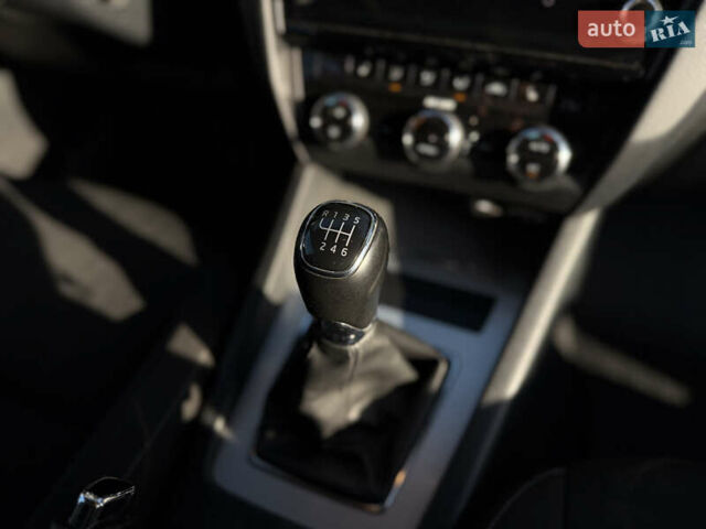 Білий Шкода Октавія, об'ємом двигуна 1.97 л та пробігом 250 тис. км за 13300 $, фото 33 на Automoto.ua