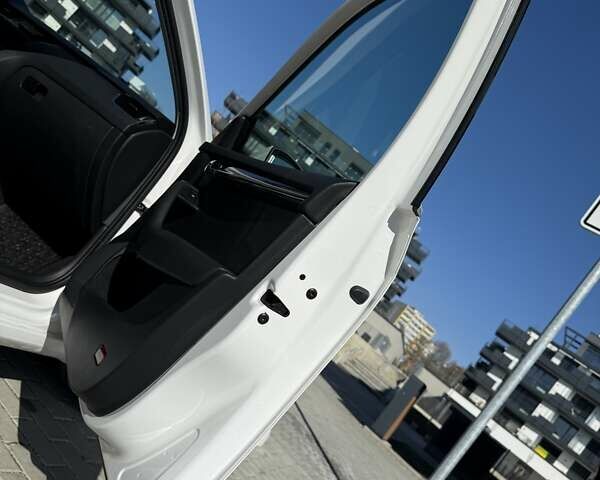 Белый Шкода Октавия, объемом двигателя 2 л и пробегом 220 тыс. км за 15999 $, фото 115 на Automoto.ua