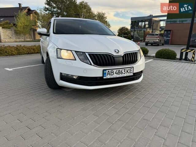 Белый Шкода Октавия, объемом двигателя 1.97 л и пробегом 222 тыс. км за 14900 $, фото 2 на Automoto.ua