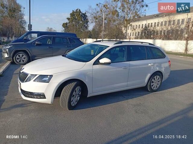 Белый Шкода Октавия, объемом двигателя 1.6 л и пробегом 229 тыс. км за 11500 $, фото 4 на Automoto.ua