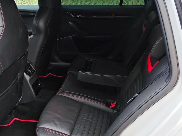 Білий Шкода Октавія, об'ємом двигуна 2 л та пробігом 57 тис. км за 7000 $, фото 11 на Automoto.ua