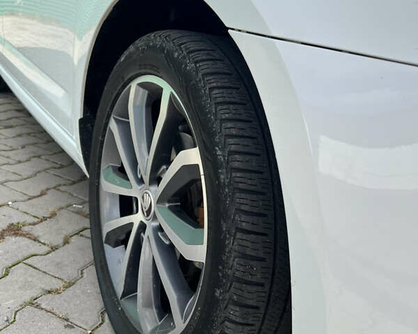 Білий Шкода Октавія, об'ємом двигуна 1.6 л та пробігом 195 тис. км за 14800 $, фото 7 на Automoto.ua