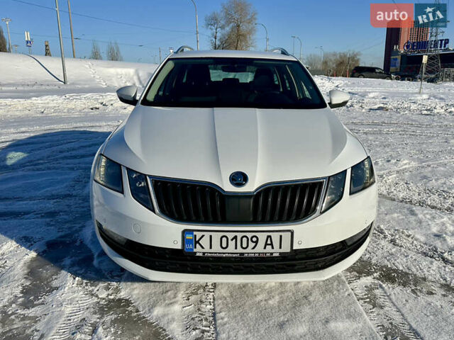 Білий Шкода Октавія, об'ємом двигуна 1.6 л та пробігом 256 тис. км за 14000 $, фото 1 на Automoto.ua