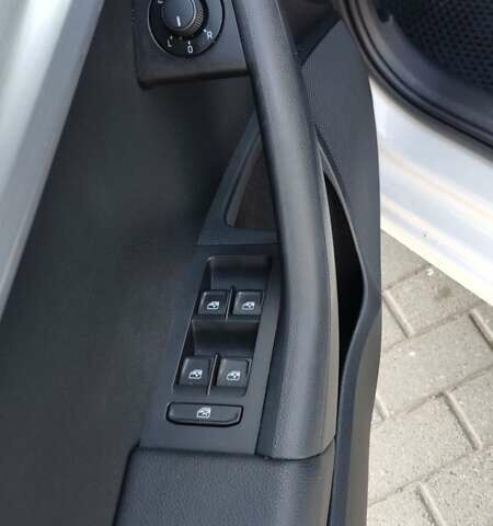 Белый Шкода Октавия, объемом двигателя 1.6 л и пробегом 219 тыс. км за 12800 $, фото 17 на Automoto.ua