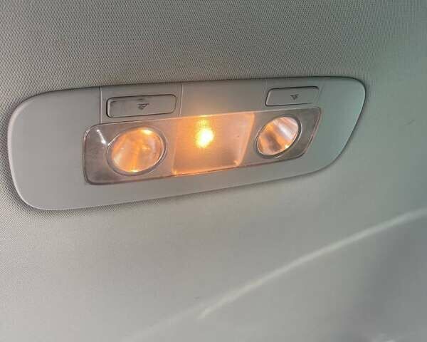 Белый Шкода Октавия, объемом двигателя 2 л и пробегом 220 тыс. км за 16200 $, фото 56 на Automoto.ua