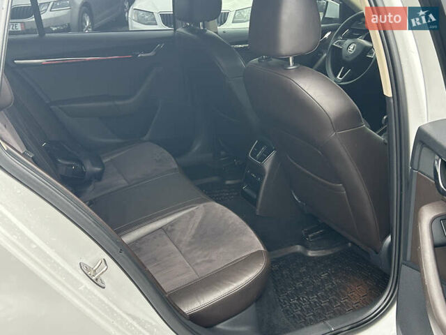 Белый Шкода Октавия, объемом двигателя 2 л и пробегом 240 тыс. км за 17499 $, фото 15 на Automoto.ua