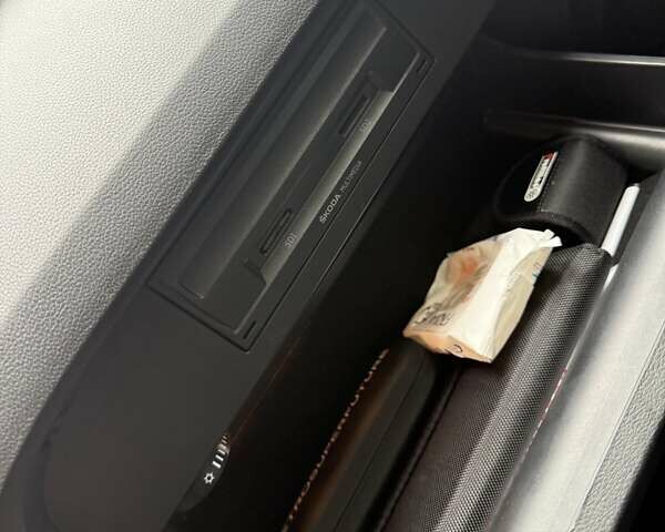 Белый Шкода Октавия, объемом двигателя 2 л и пробегом 226 тыс. км за 16950 $, фото 15 на Automoto.ua