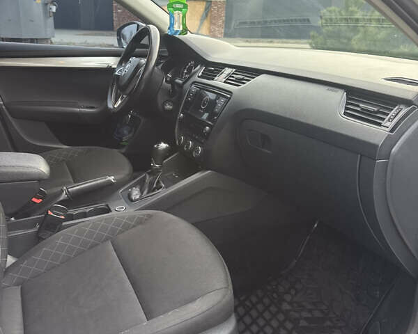 Білий Шкода Октавія, об'ємом двигуна 1.6 л та пробігом 278 тис. км за 11900 $, фото 21 на Automoto.ua