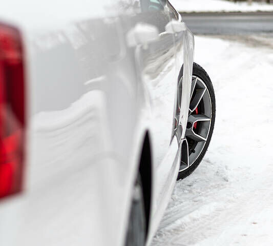 Белый Шкода Октавия, объемом двигателя 2 л и пробегом 260 тыс. км за 13000 $, фото 2 на Automoto.ua