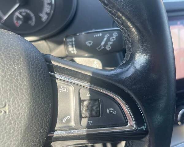 Белый Шкода Октавия, объемом двигателя 2 л и пробегом 220 тыс. км за 16200 $, фото 93 на Automoto.ua