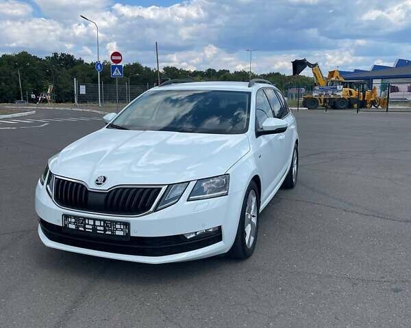 Белый Шкода Октавия, объемом двигателя 2 л и пробегом 220 тыс. км за 16200 $, фото 3 на Automoto.ua