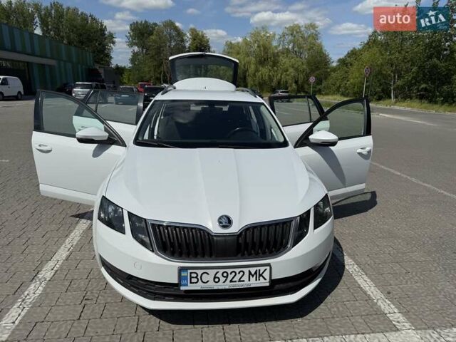 Белый Шкода Октавия, объемом двигателя 1.6 л и пробегом 260 тыс. км за 12800 $, фото 12 на Automoto.ua