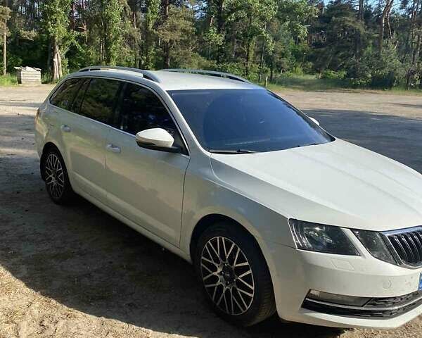 Белый Шкода Октавия, объемом двигателя 1.6 л и пробегом 280 тыс. км за 13900 $, фото 2 на Automoto.ua